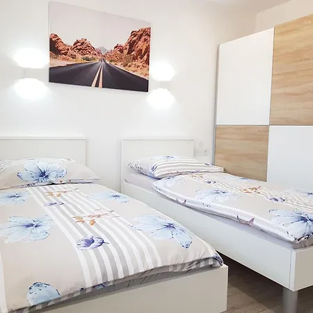 Mit Privatem Pool In Ruhiger Lage, Kaštel
