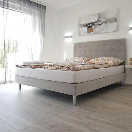 Mit Privatem Pool In Ruhiger Lage, * Kaštel