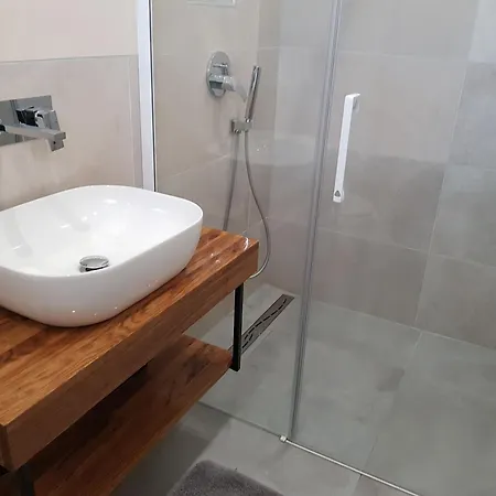 Mit Privatem Pool In Ruhiger Lage * Kaštel