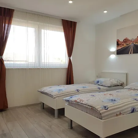 Holiday home Mit Privatem Pool In Ruhiger Lage, *
